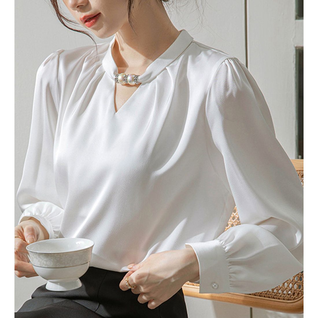 フォーマルカジュアル 卒業式にも使える立ち襟パール付きブラウス