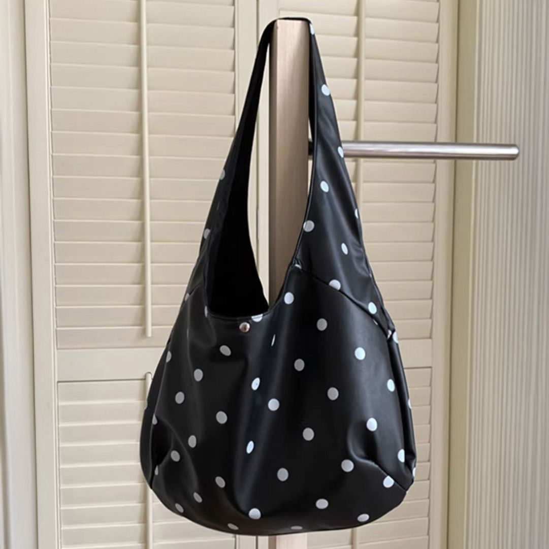 フォーマルカジュアル 参観日に最適 水玉柄ホーボーバッグ 肩掛け鞄