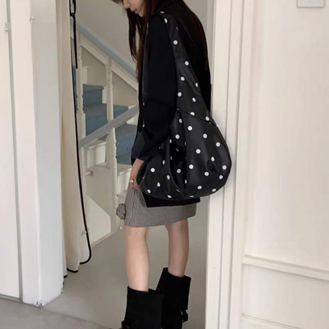 フォーマルカジュアル 参観日に最適 水玉柄ホーボーバッグ 肩掛け鞄