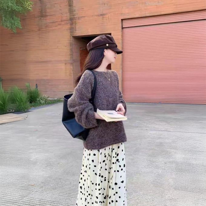 フォーマルカジュアル 参観日対応 上品ニットセーター 丸首長袖 無地きれいめ