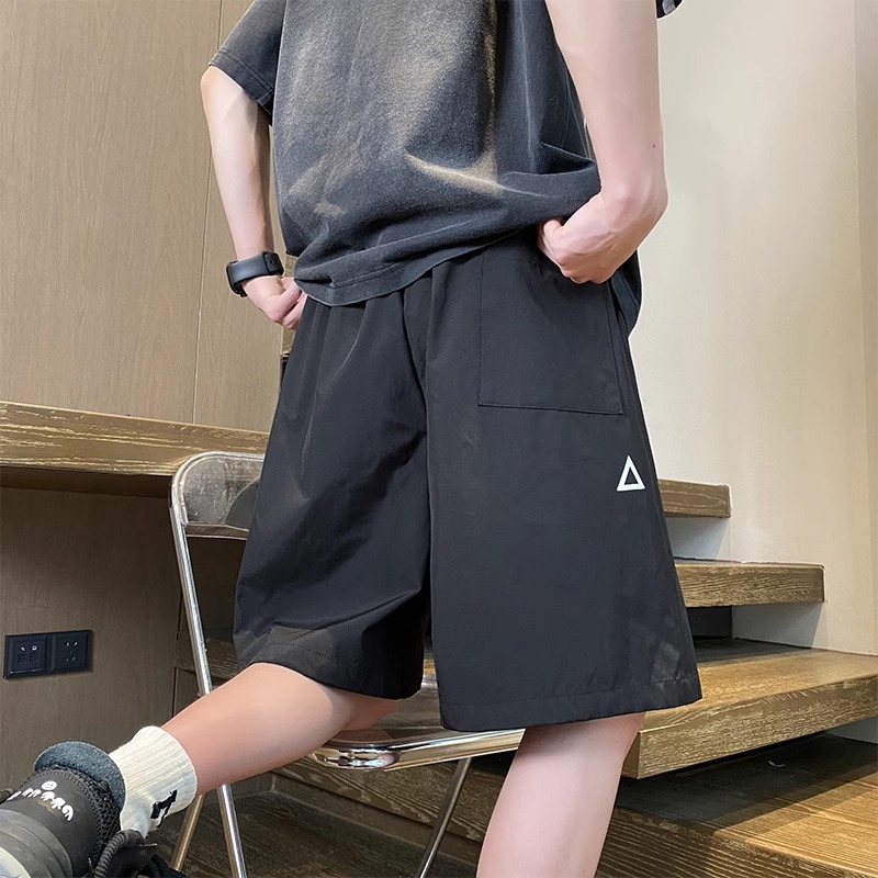 黒色のメンズファッションで夏の魅力を引き出す！スタイリッシュなアイテムおすすめ5選