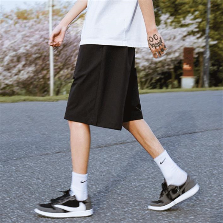 メンズ 黒 ファッション 黒色ゆったり半パン夏用速乾薄手メンズショーツ