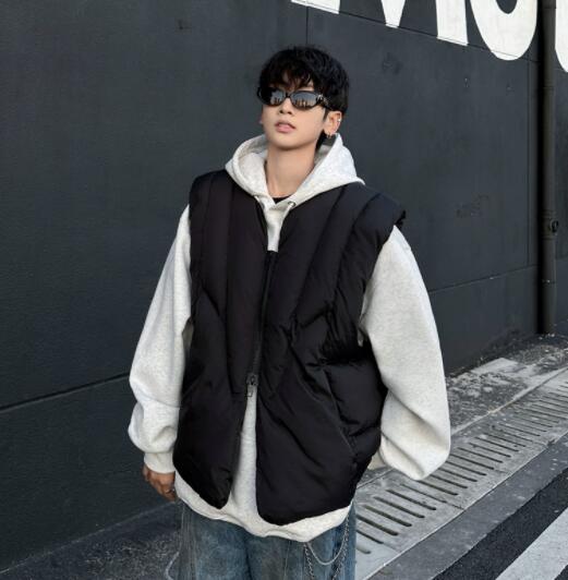 メンズ 黒 ファッション メンズ黒中綿ベスト袖なしアウター防寒