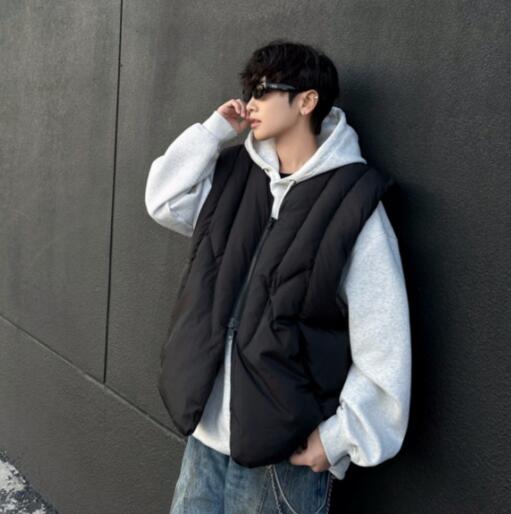 メンズ 黒 ファッション メンズ黒中綿ベスト袖なしアウター防寒