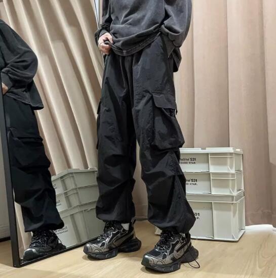 メンズ 黒 ファッション メンズ黒ワイドカーゴパンツ多機能ポケット付