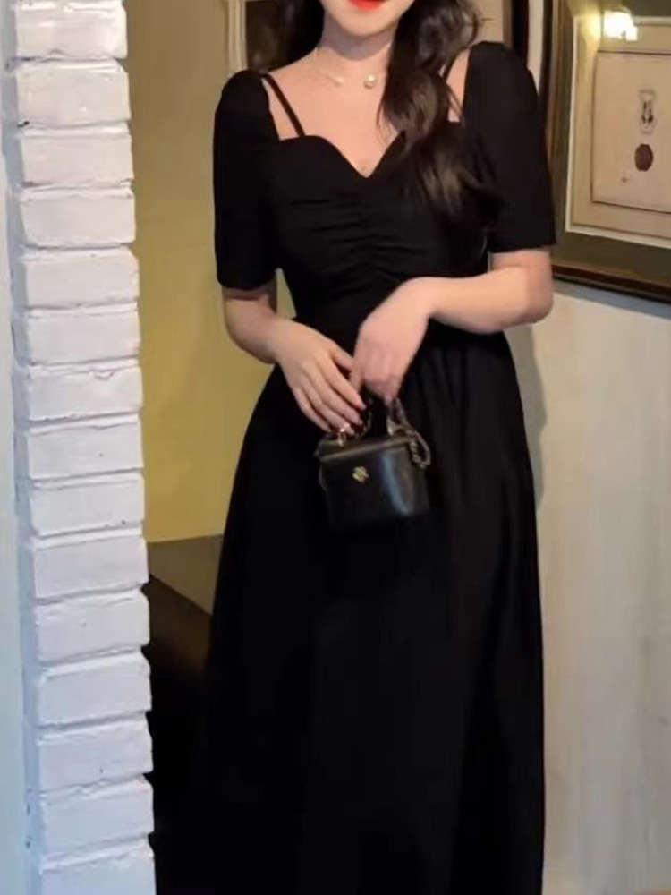 黒ドレス 優美シルエット ハートネックワンピース