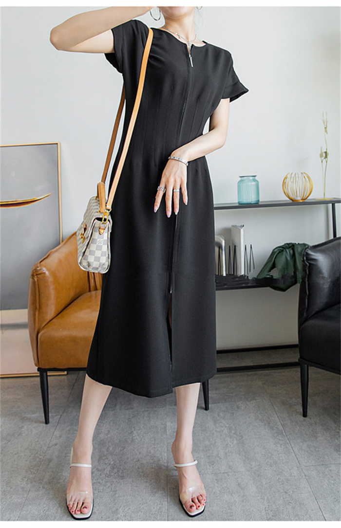 大人の魅力溢れる上品黒ドレス ウエストマーク半袖ミディ丈