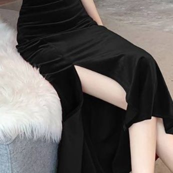 黒ドレス ロング丈 優美なドレープキャミワンピース