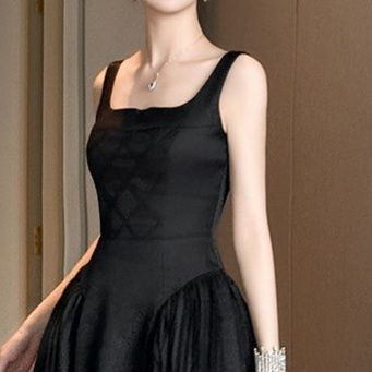 黒ドレス ロング 優雅なプリーツ飾りロングドレス