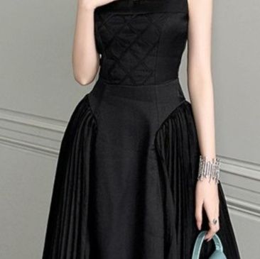 黒ドレス ロング 優雅なプリーツ飾りロングドレス