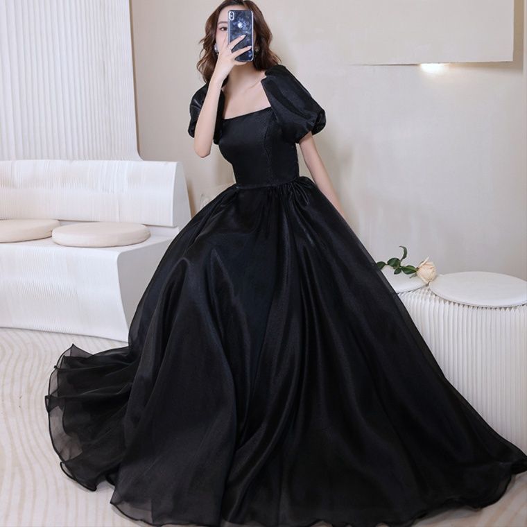 黒ドレス マキシ丈 優美な袖付きロングドレス