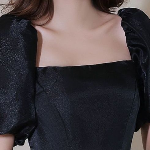 黒ドレス マキシ丈 優美な袖付きロングドレス