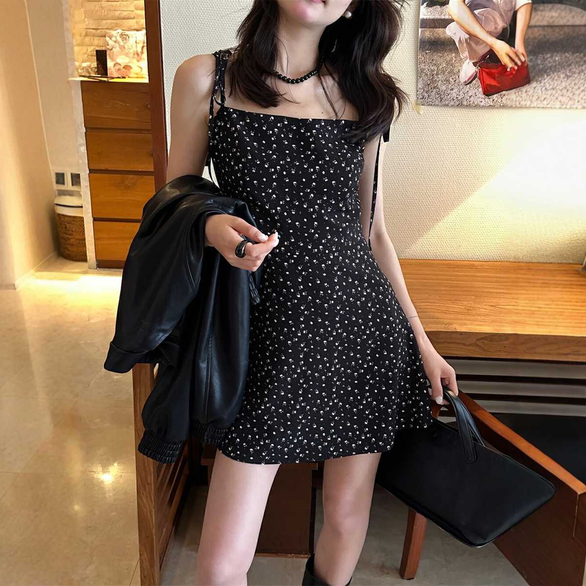 モテシルエットで視線を独占！黒キャミドレスのおすすめ10選