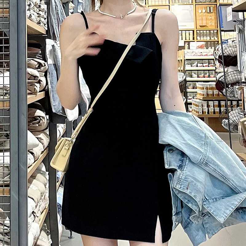 謝恩会で心に残る美しさを！感動を呼ぶ黒ドレス5選