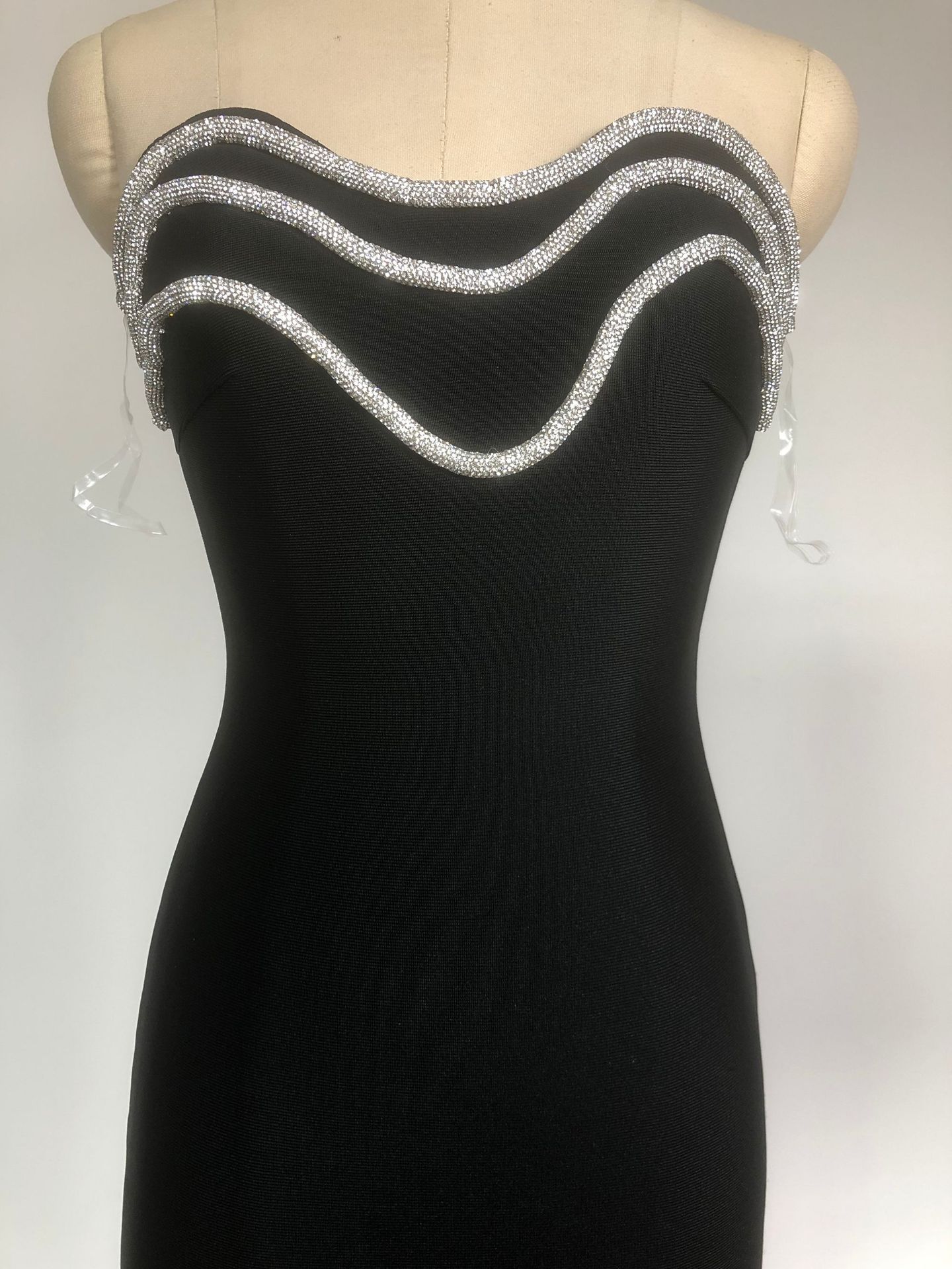 黒ドレス ロング 煌めき波線ベアトップロングドレス