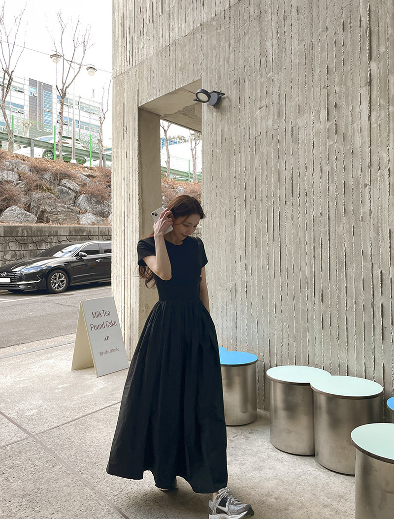 黒ドレス シンプル優美フレアロングワンピース