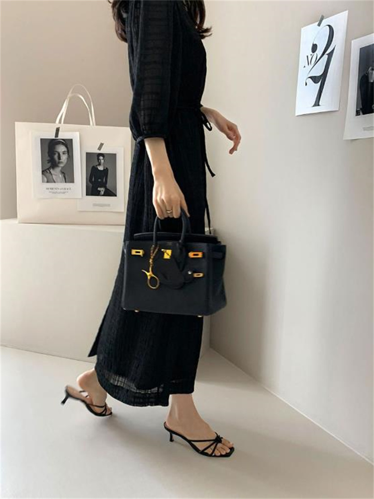 丸首七分袖リボン調節黒ドレス