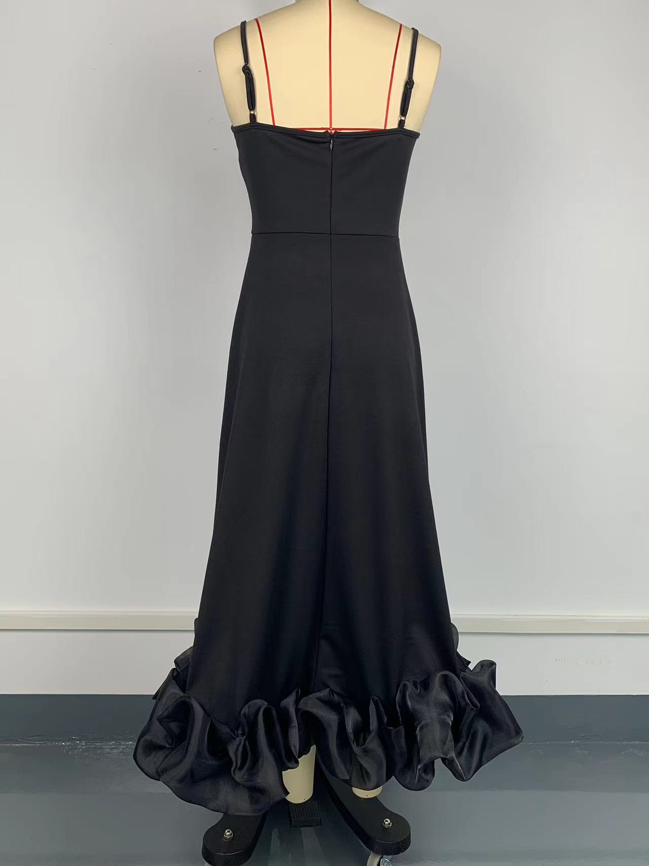 黒ドレス 優美シルエット フリルカットドレス
