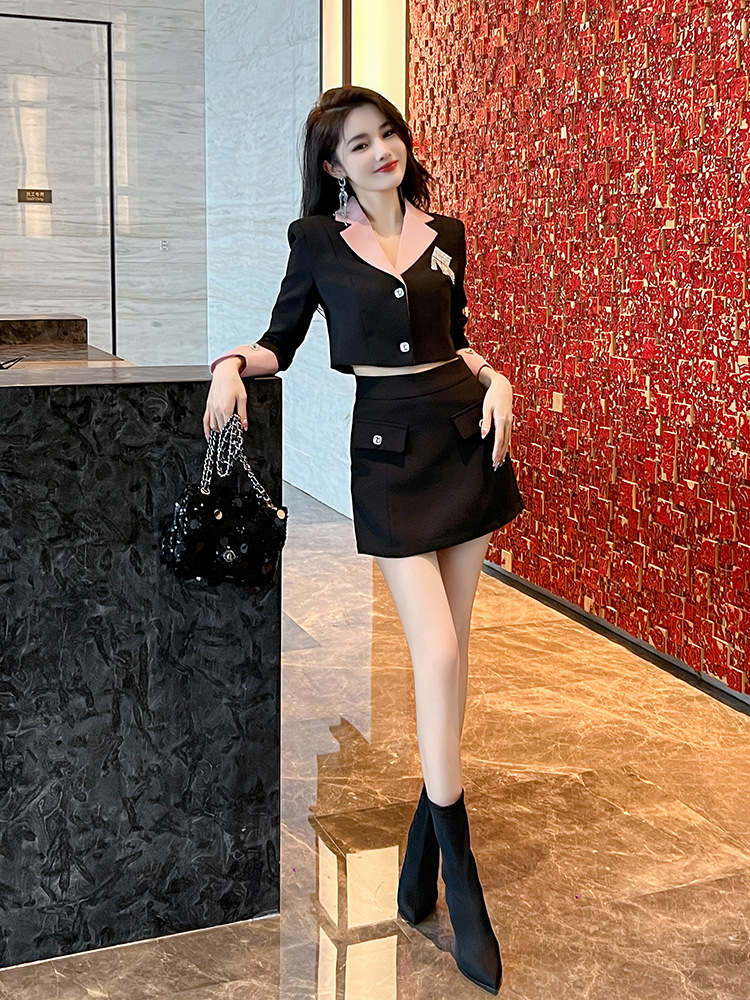 https://fulmo-img-server.com/noirkloris/451e1eb3-c09c-4d6e-821d-5e933ae2b832.jpg
