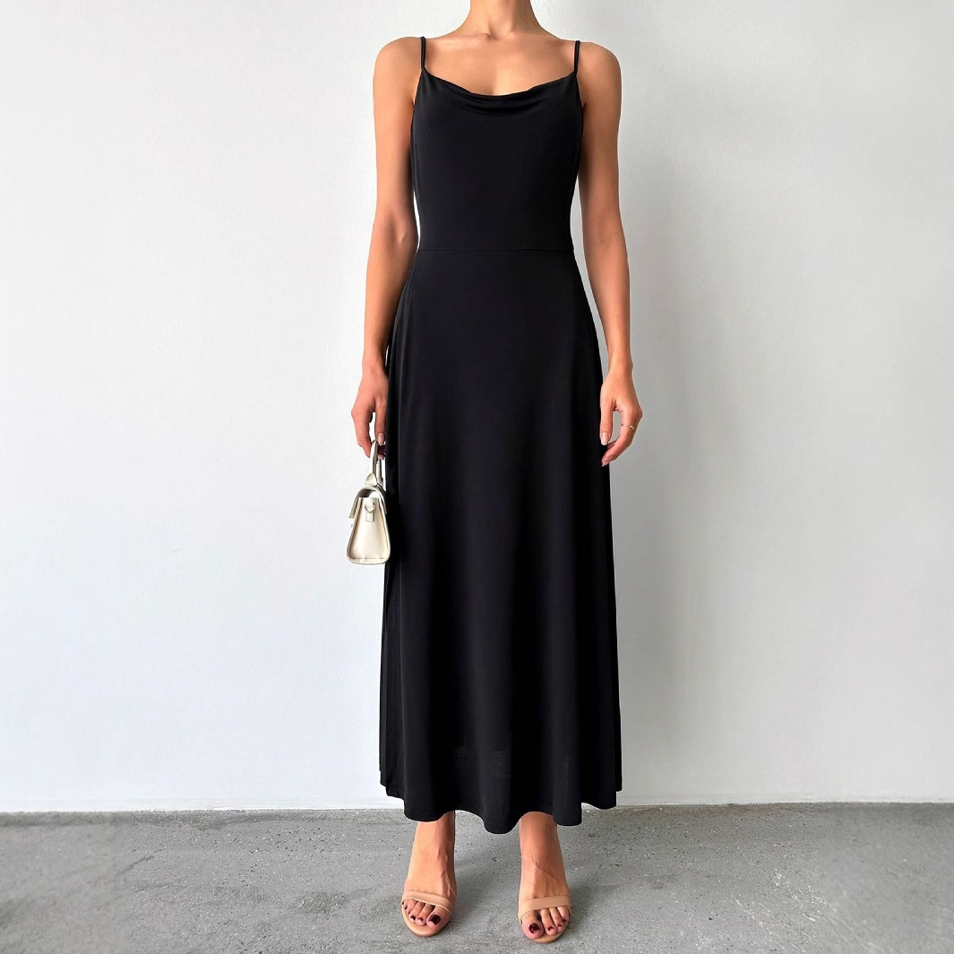 黒ドレス 優雅な華麗さ際立つスリット入りドレス