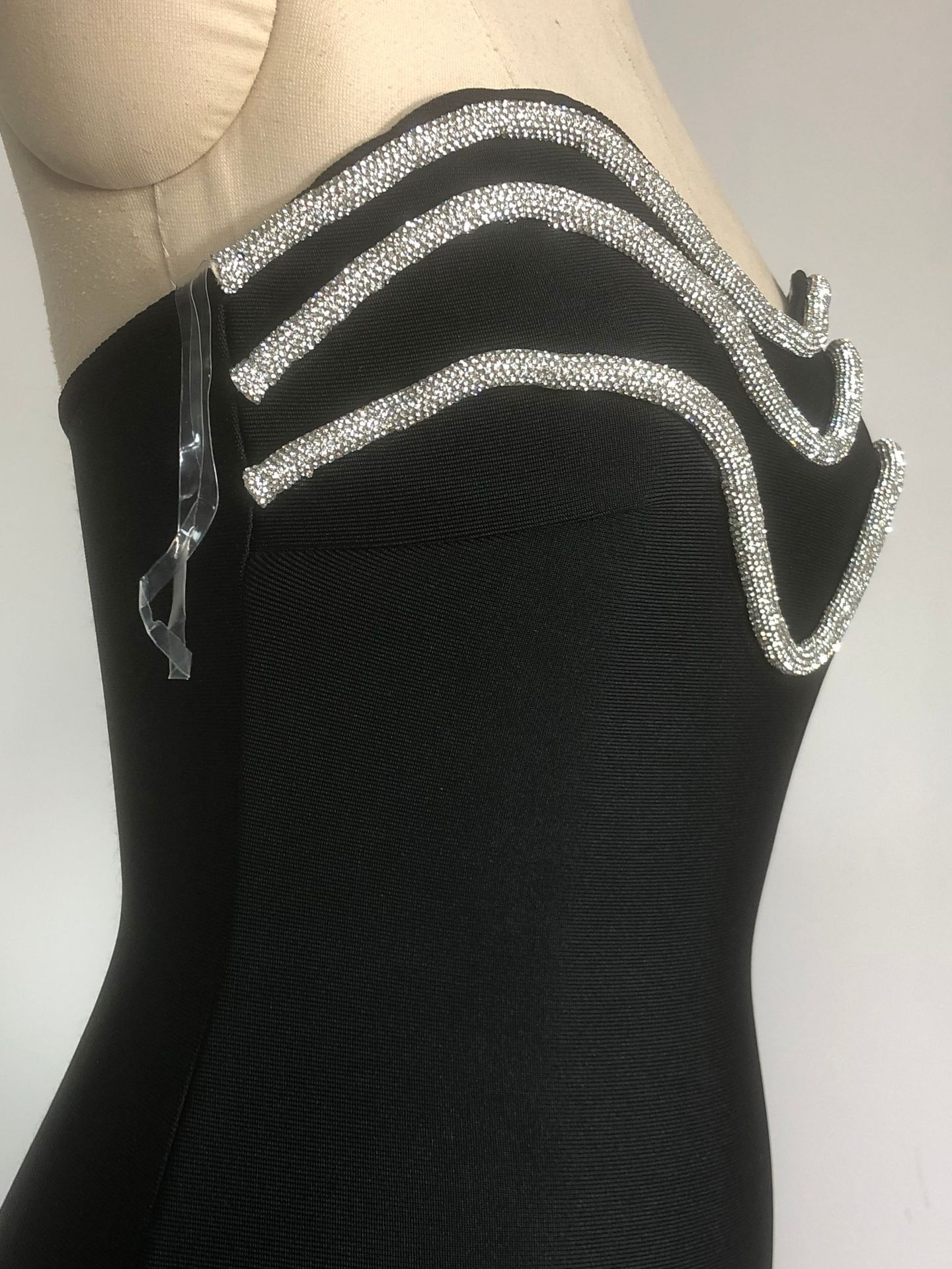 黒ドレス ロング 煌めき波線ベアトップロングドレス