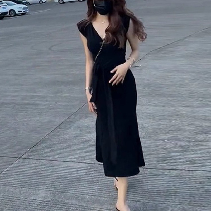 黒ドレス 優雅なミディ丈ワンピース