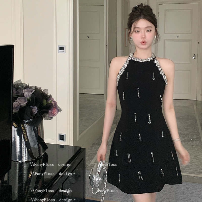 https://fulmo-img-server.com/noirkloris/924b1a18-db70-484a-a8c9-3cc952592681.jpg