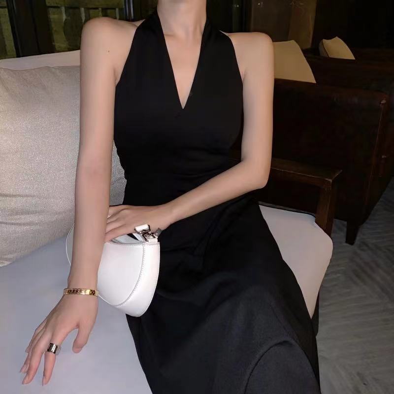 黒ドレス ロング丈 ホルターネック優美ロングドレス