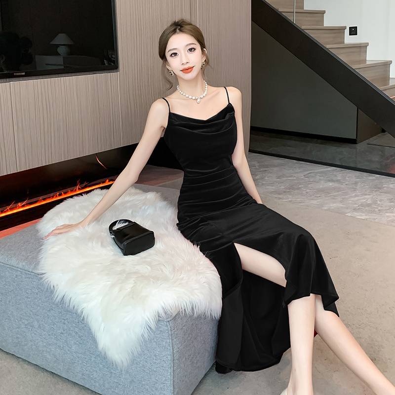 黒ドレス ロング丈 優美なドレープキャミワンピース