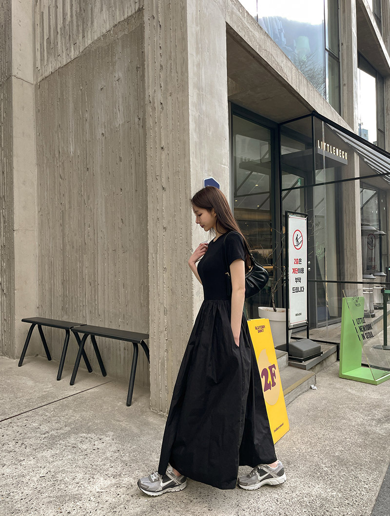 黒ドレス シンプル優美フレアロングワンピース