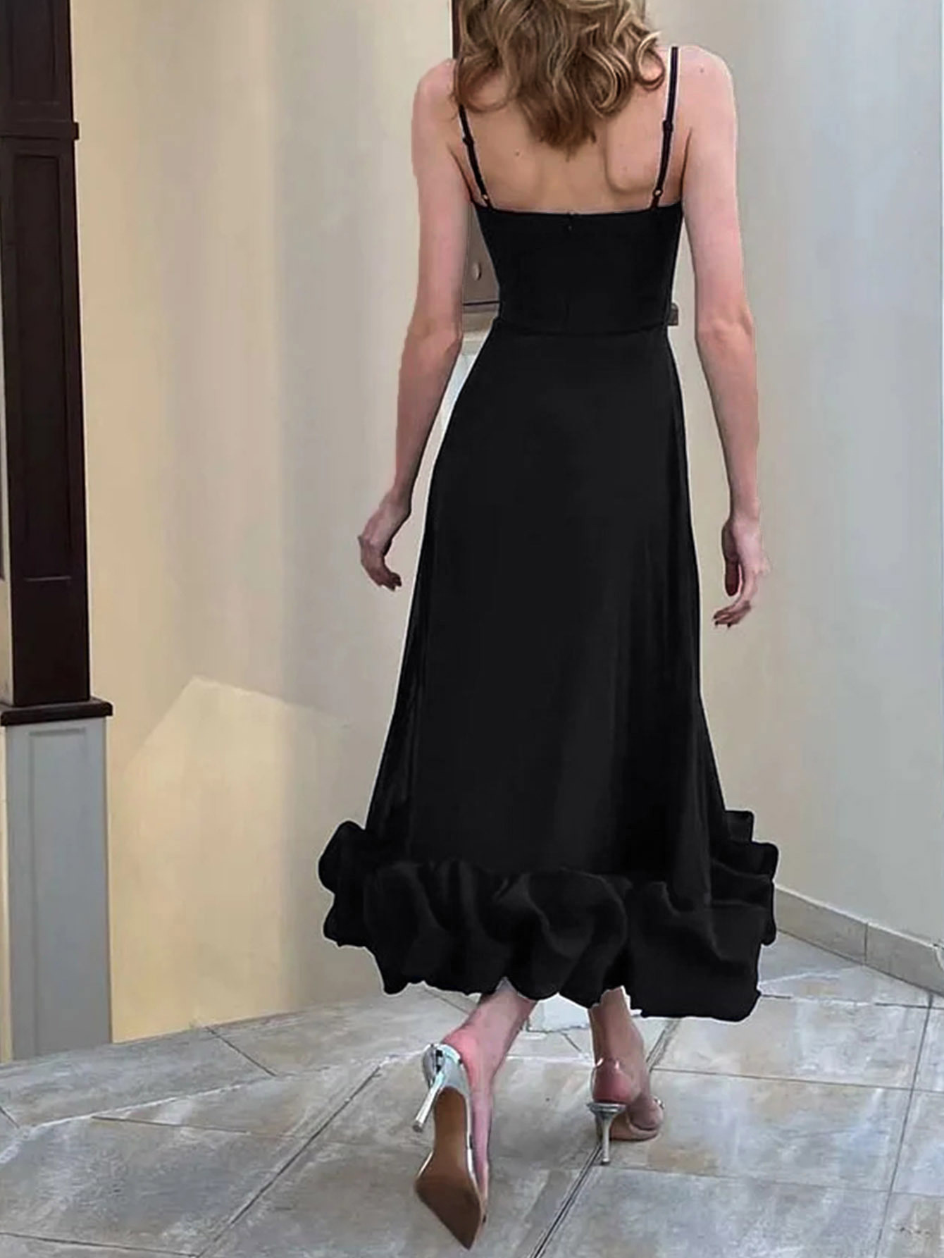黒ドレス 優美シルエット フリルカットドレス