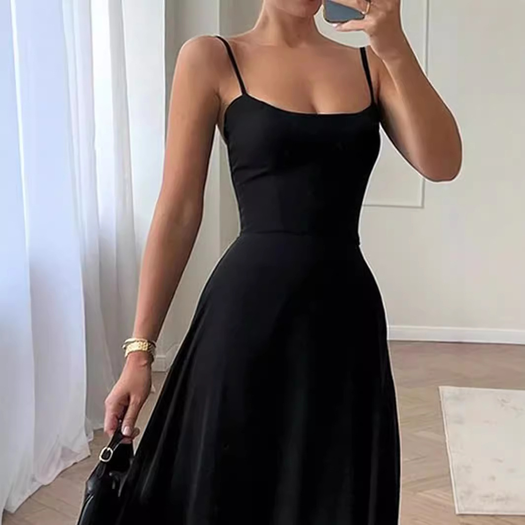 黒ドレス 優美シルエット フリルカットドレス