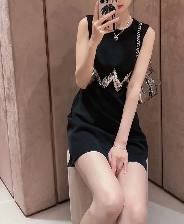 https://fulmo-img-server.com/noirkloris/dee14dba-3d2f-4278-977f-c180df65b29d.jpg