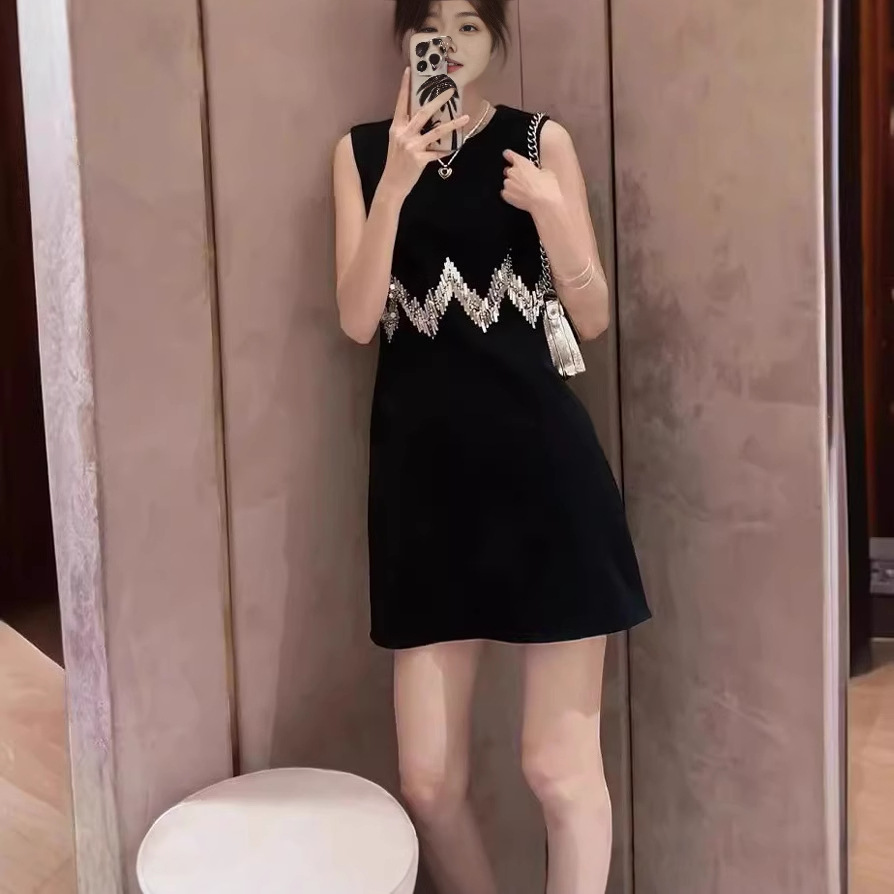 https://fulmo-img-server.com/noirkloris/fa85d3a5-7063-4b95-93b2-2b310348b5bd.jpg
