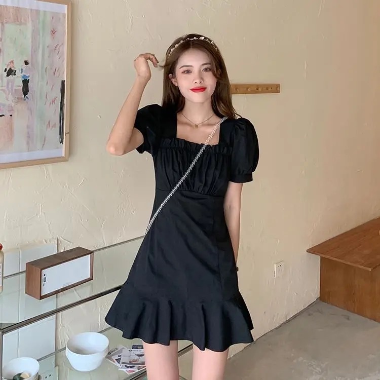 黒ドレス パフスリーブフリルヘムワンピース
