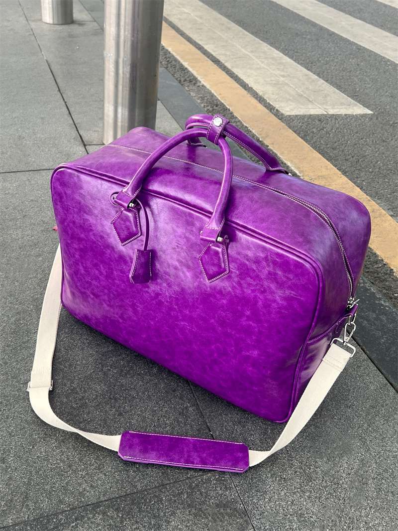 旅行バッグ 上質な革素材のボストンバッグ