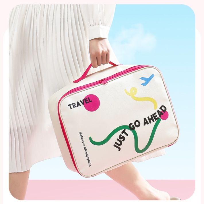 旅行バッグ 冒険心をくすぐるポップデザイン機内持ち込み可能バッグ