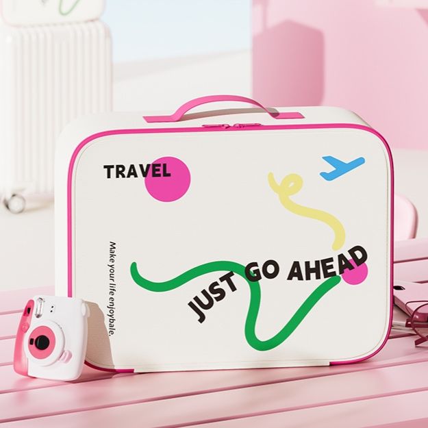 旅行バッグ 冒険心をくすぐるポップデザイン機内持ち込み可能バッグ