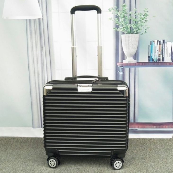 旅行バッグ スクエア型四輪キャリーケース