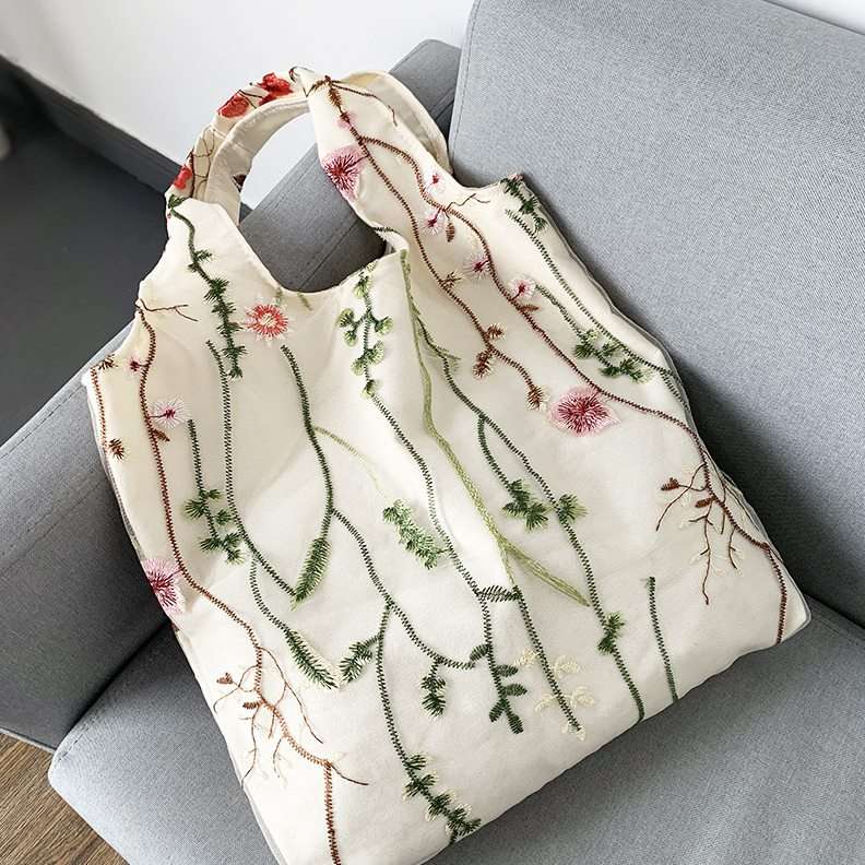 旅行バッグ 草花刺繍のエコバッグ