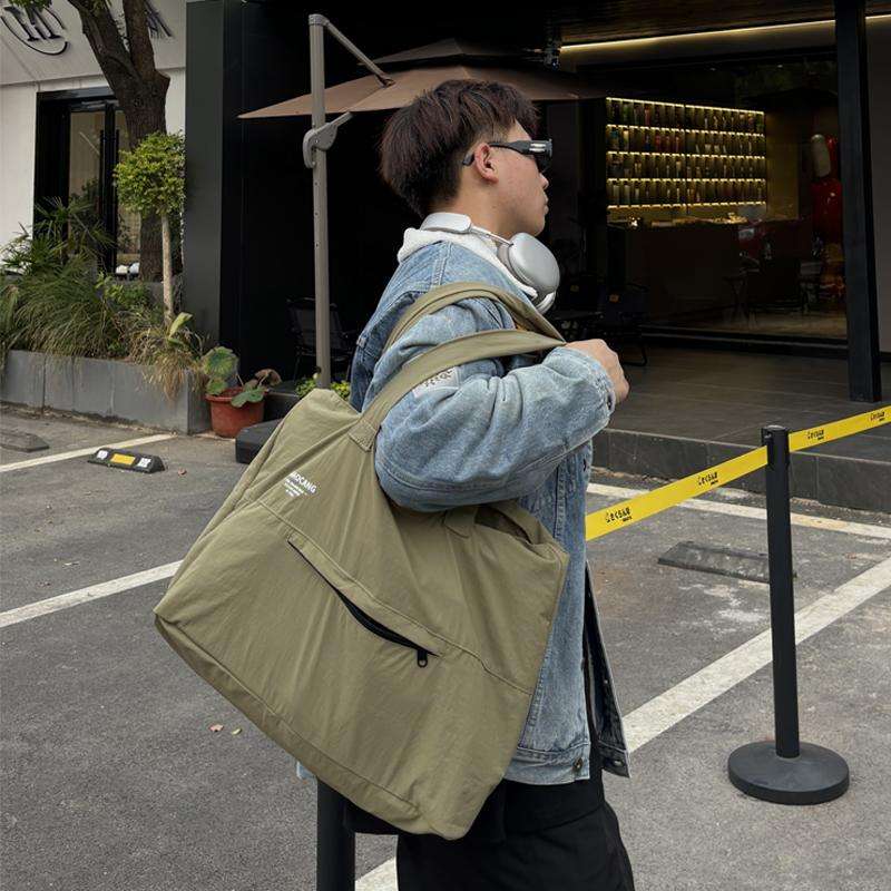 旅行バッグ 街歩きに最適な大容量トートバッグ
