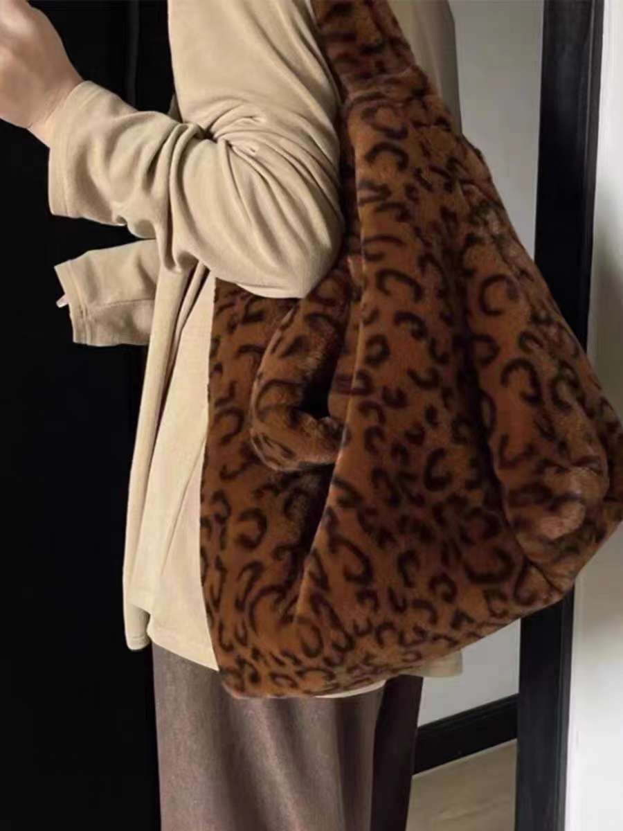 旅行バッグ もふもふヒョウ柄トート