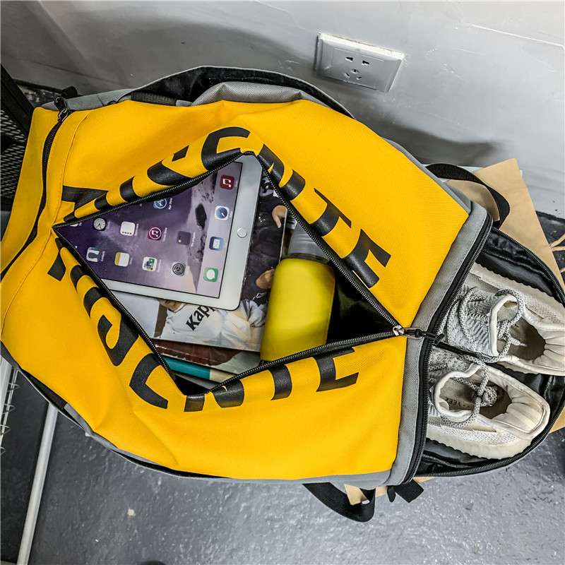 旅行バッグ スポーティ機能性 トラベルバッグ