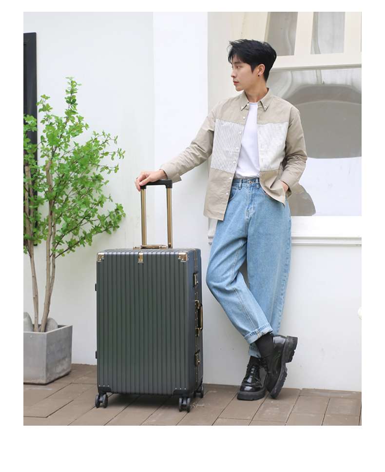 旅行バッグ  高級感あふれる堅牢アルミスーツケース
