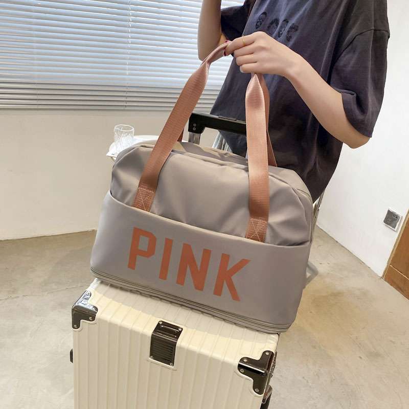 トレンディ旅行バッグ