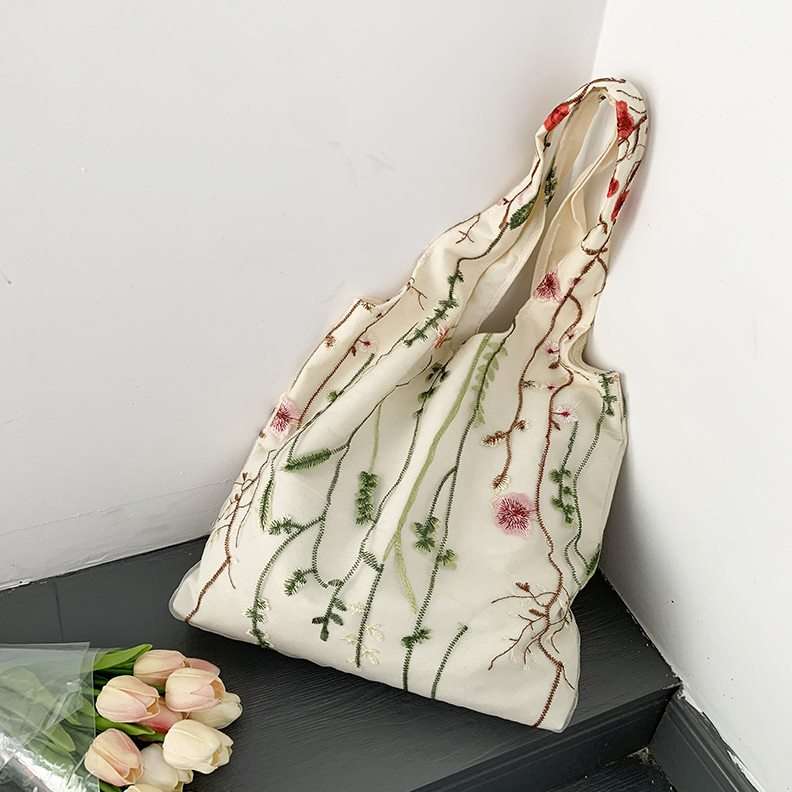 旅行バッグ 草花刺繍のエコバッグ