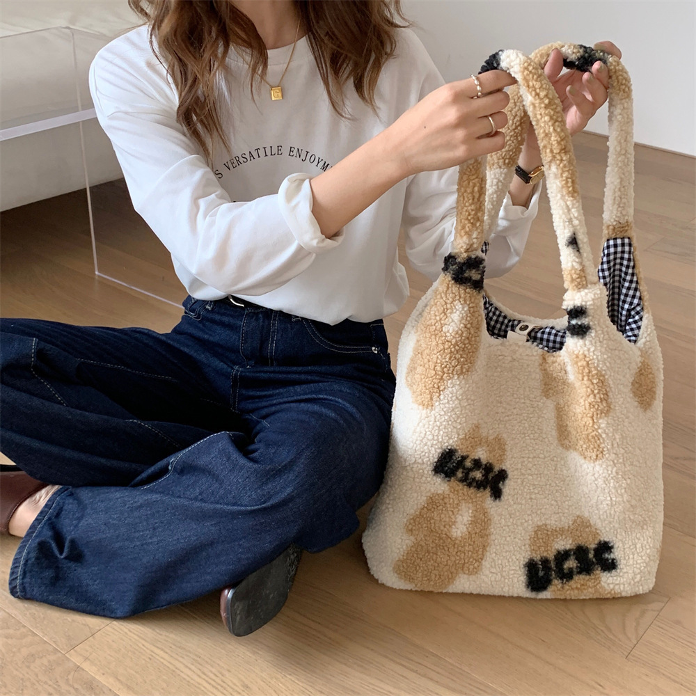 旅行バッグ トートバッグ もこもこボア素材 クマ柄肩掛け可愛いバッグ