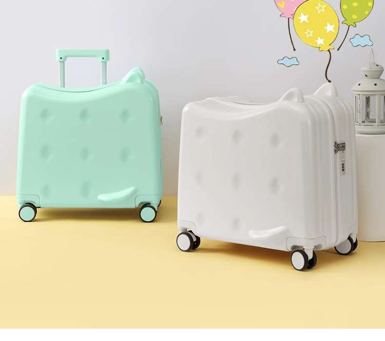 旅行バッグ もこもこ旅する小さな冒険家