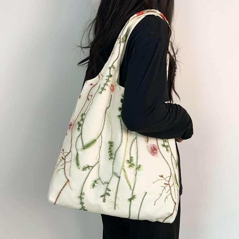 旅行バッグ 草花刺繍のエコバッグ