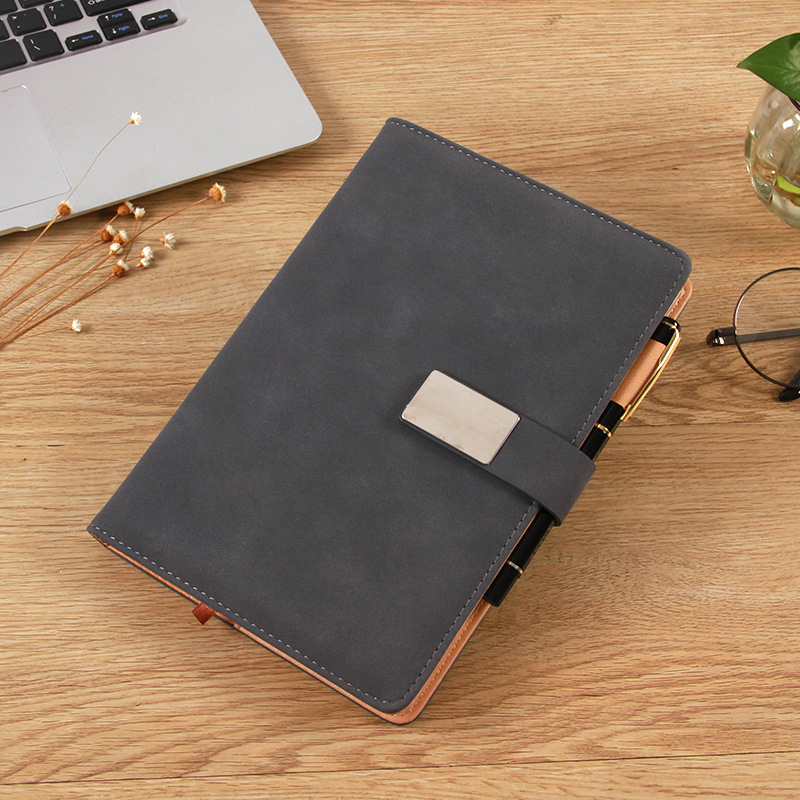 ノートカバー 金属プレート留め具付き合成皮革ノートカバー